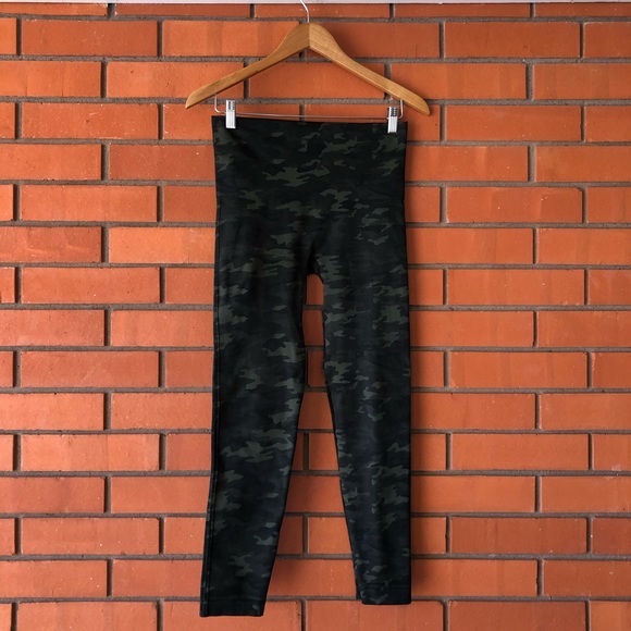 NWOT SPANX Women's Green Camo Seamless Leggings Size Large - Picture 6 of 9